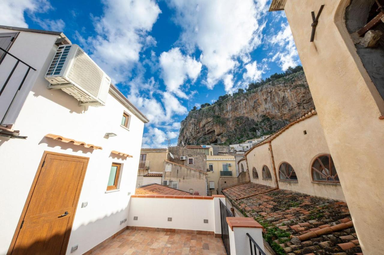 180° View * Cefalu