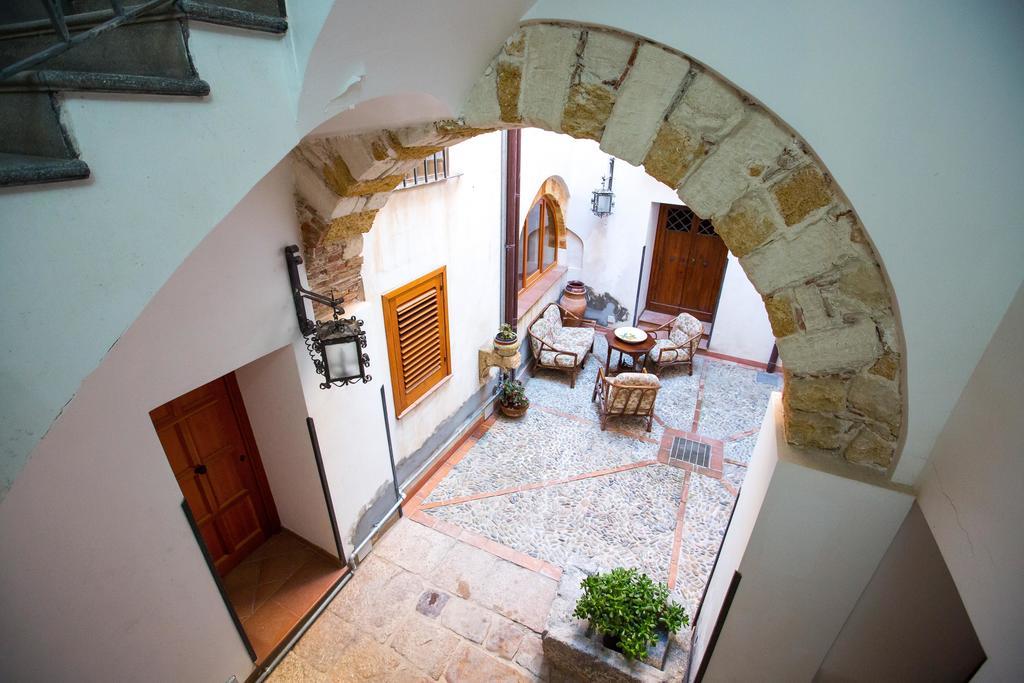 Palazzo Raho 2*