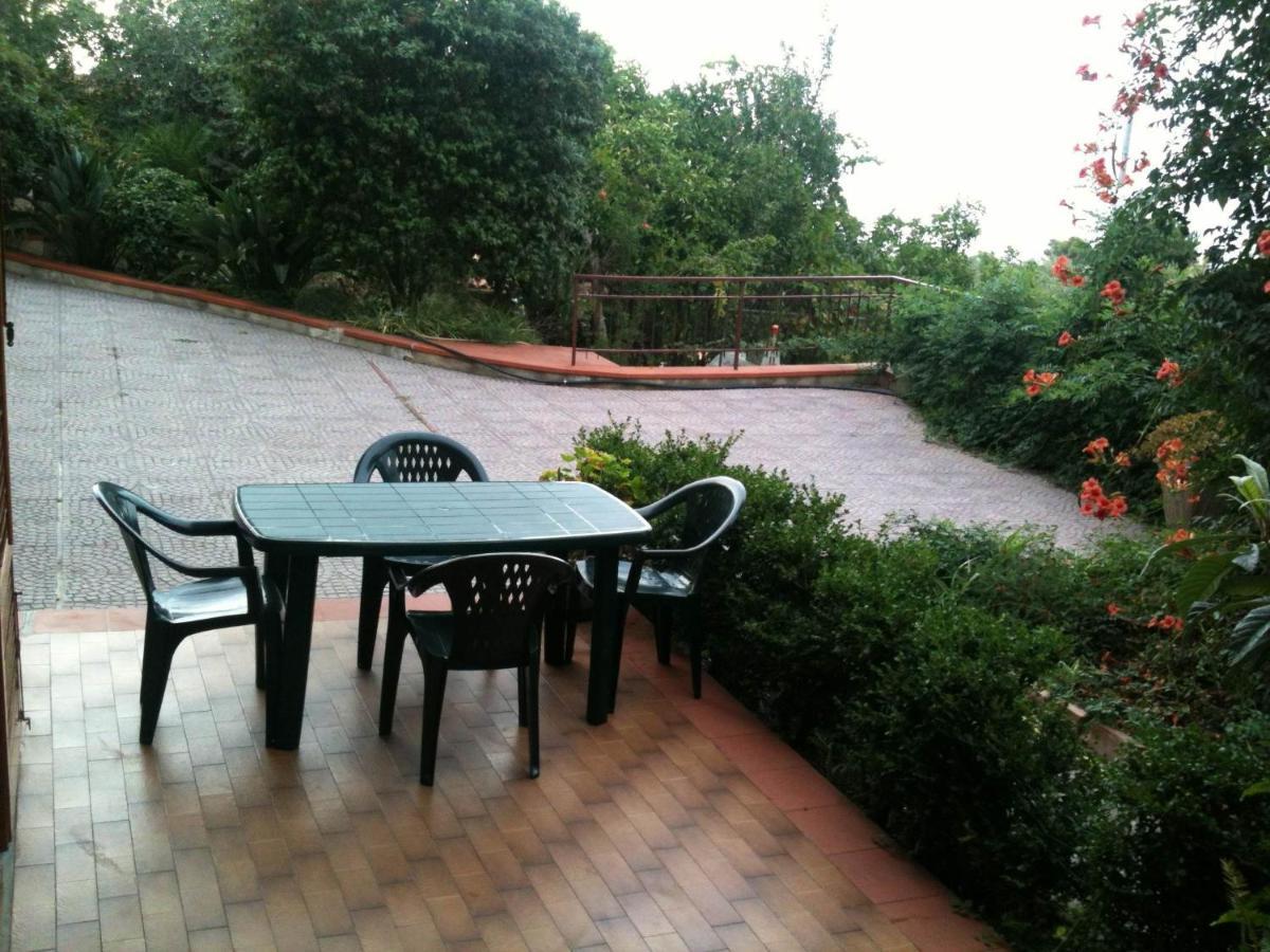 Stanza In Con Giardino Vista Mare *