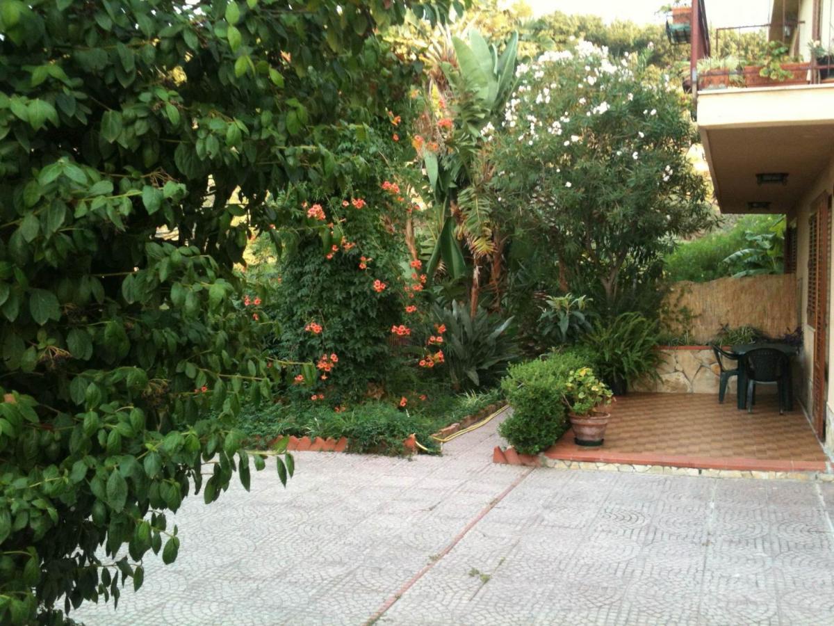 Stanza In Con Giardino Vista Mare Acomodação com café da manhã  *