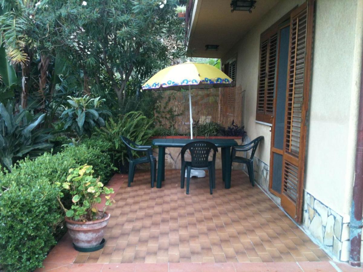 Stanza In Con Giardino Vista Mare Acomodação com café da manhã  Cefalù