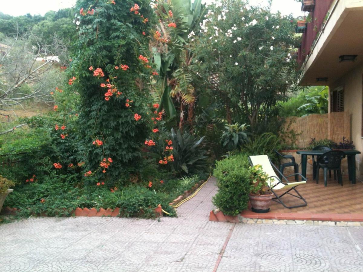 Stanza In Con Giardino Vista Mare Acomodação com café da manhã  *