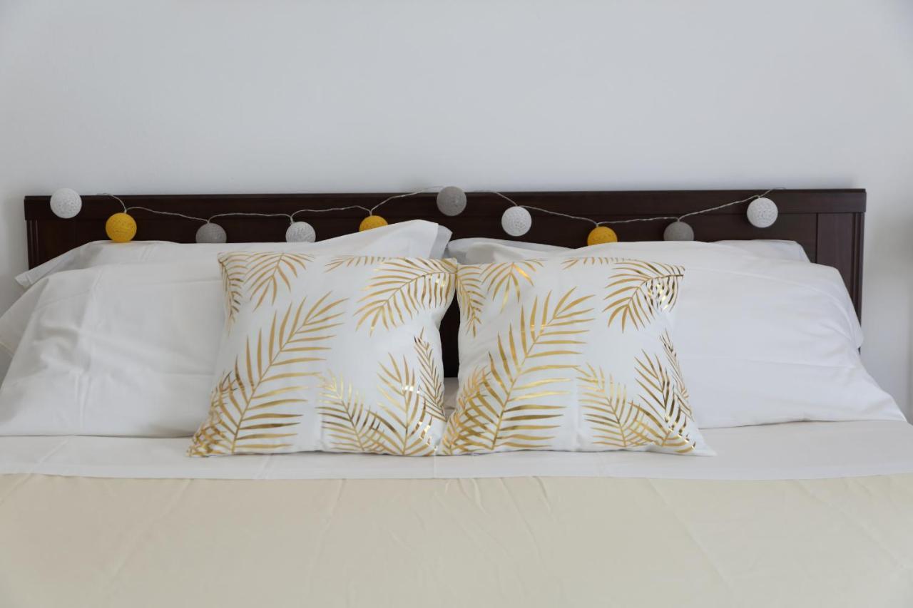 Coastal Seaview & Balcony Street View Apartment Cefalu
