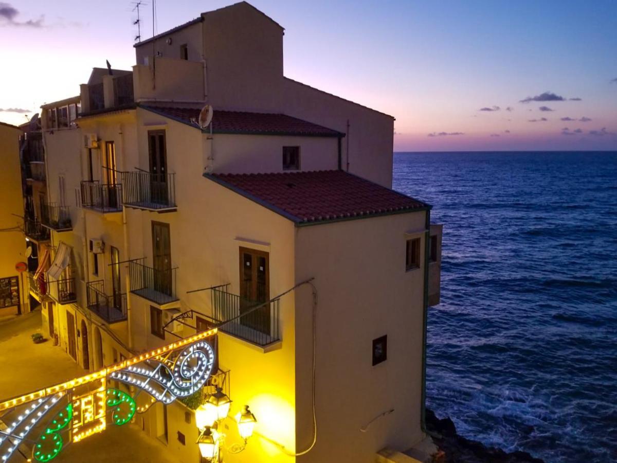 Tra La Rocca E Il Mare Di * Cefalu