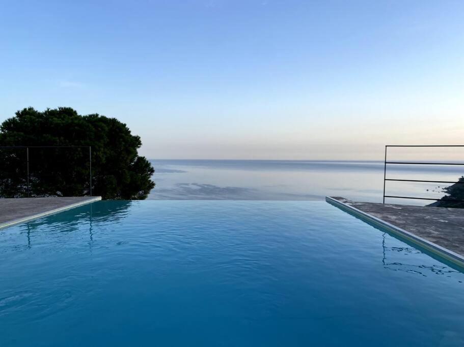 - Luxury Seaview X10 Villa *