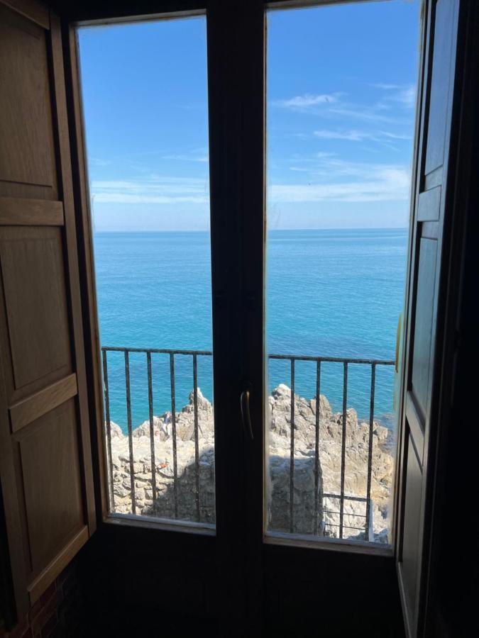 Balcone Sulla Scogliera Cefalu