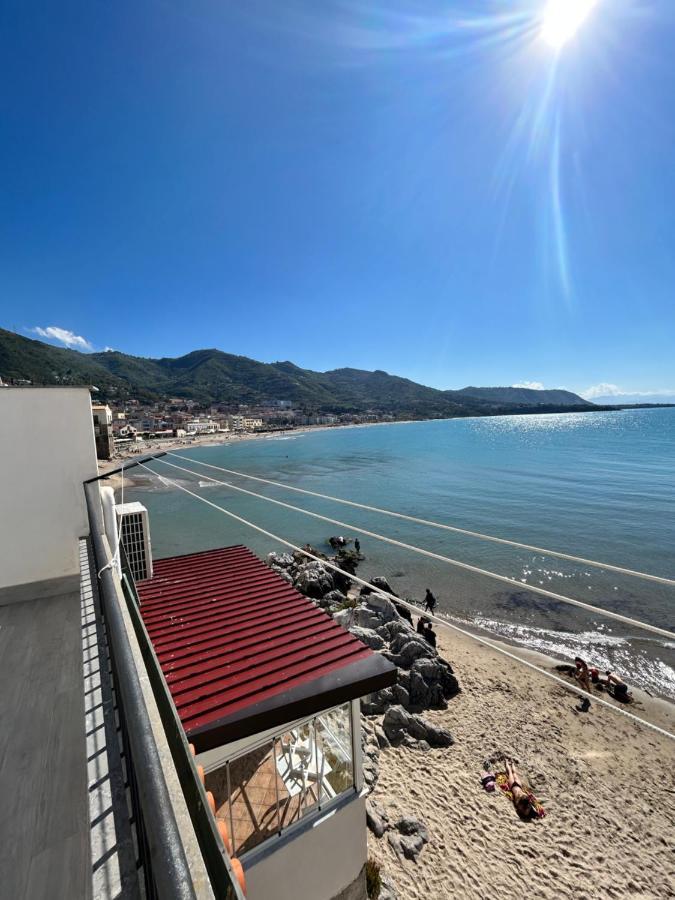 Casa Marina, La Terrazza Sul Mare Bed & Breakfast