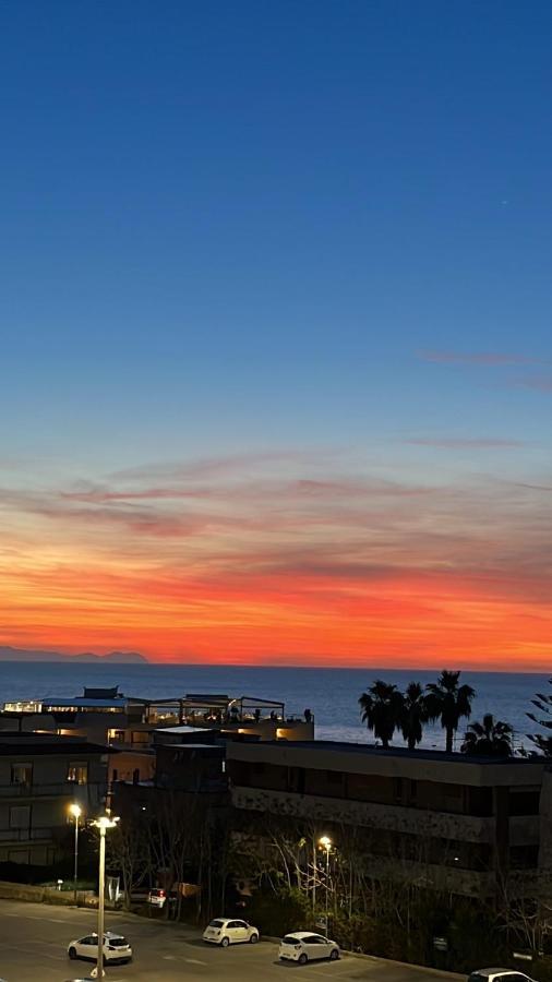 Window On The Sunset Apartment