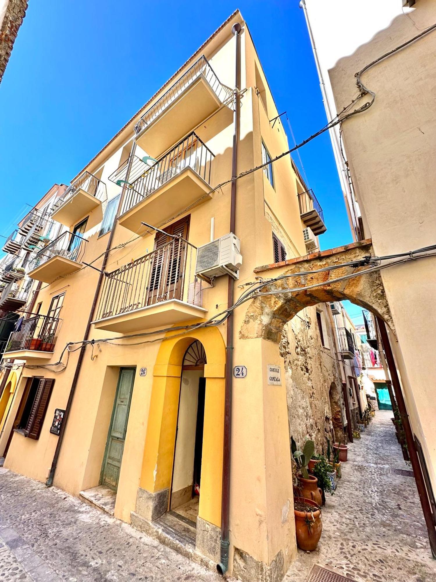 Apartment Casa Marzia By Housilia Cefalu