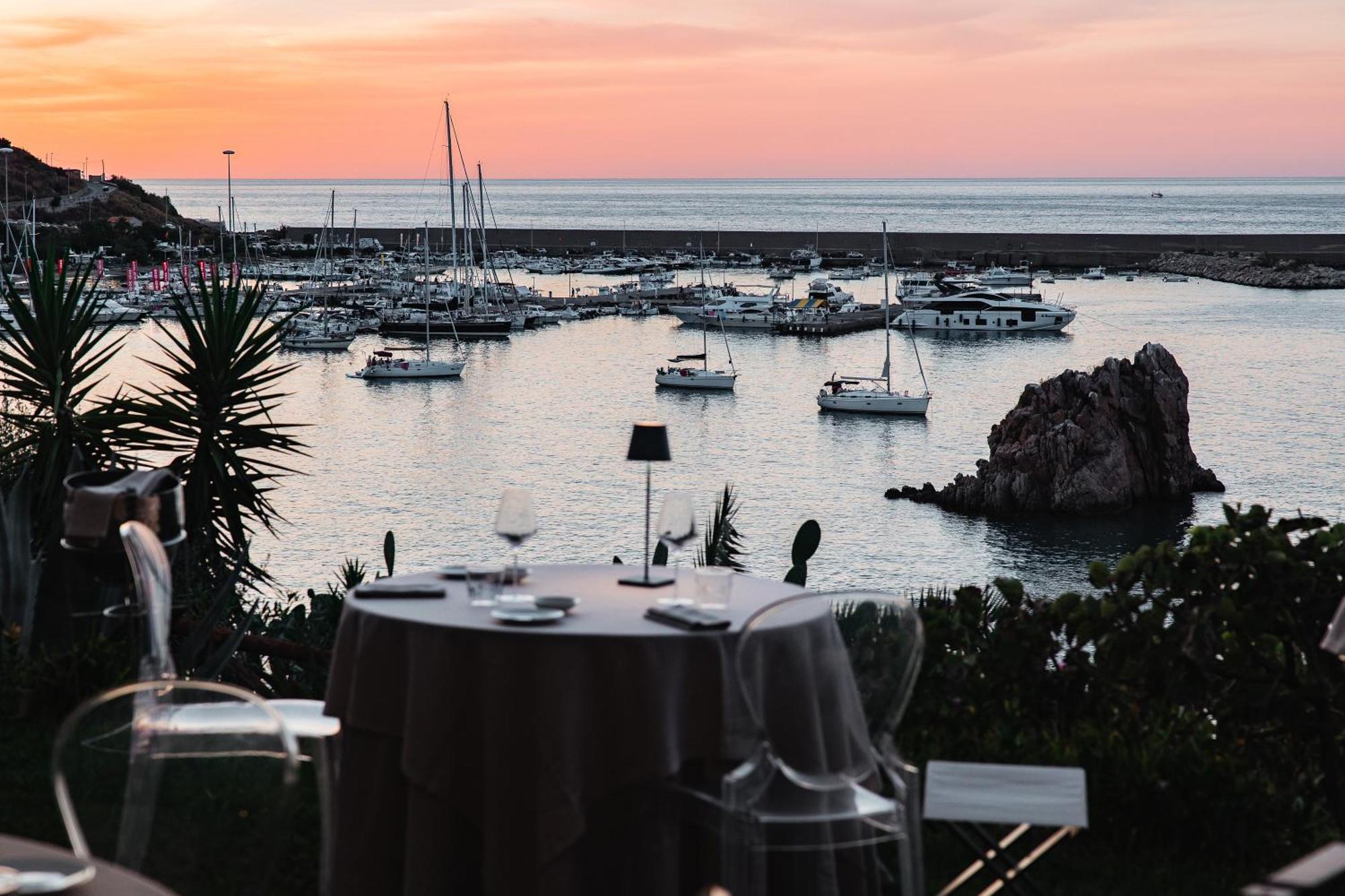 Hotel Le Calette Bay 4*