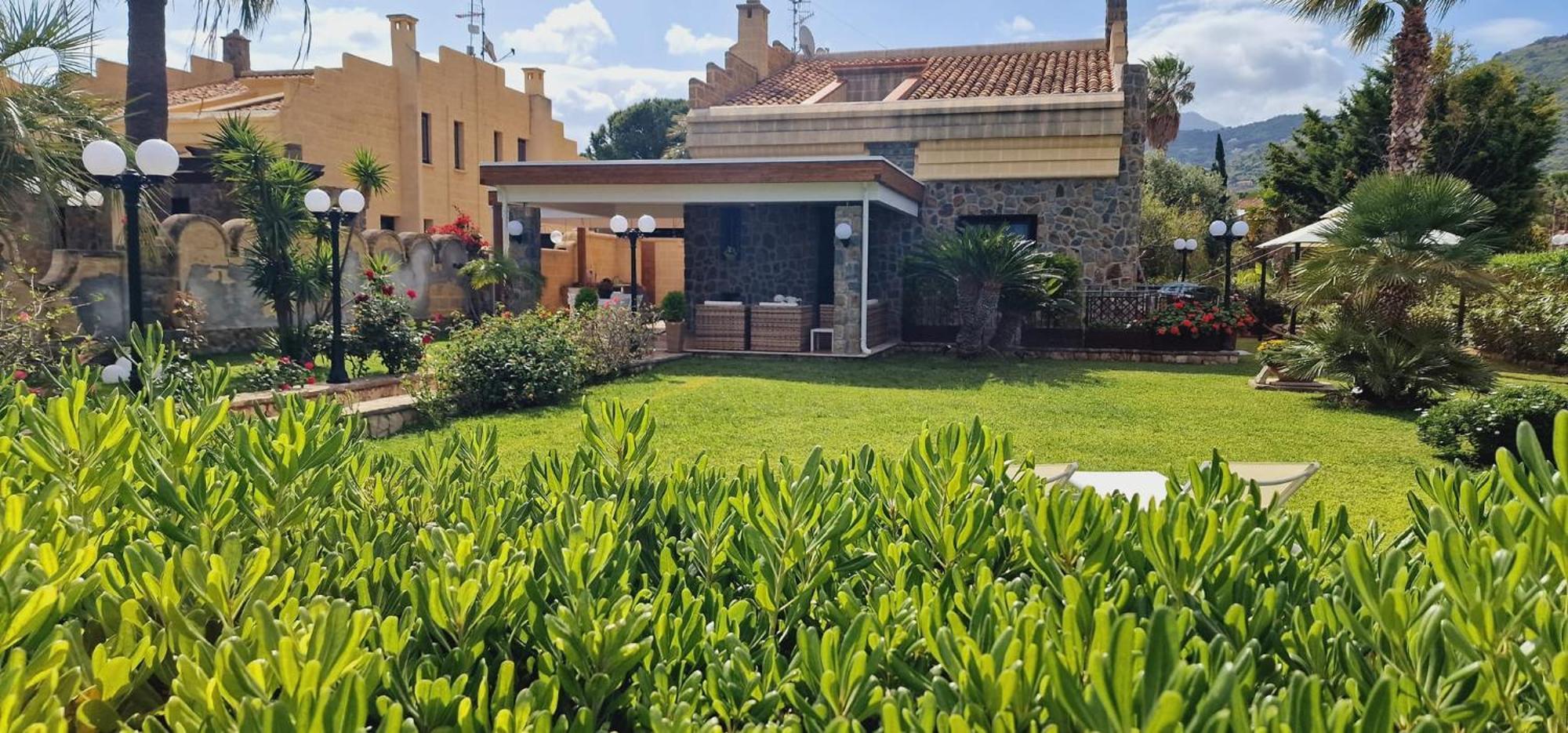 Villa Santina - *
