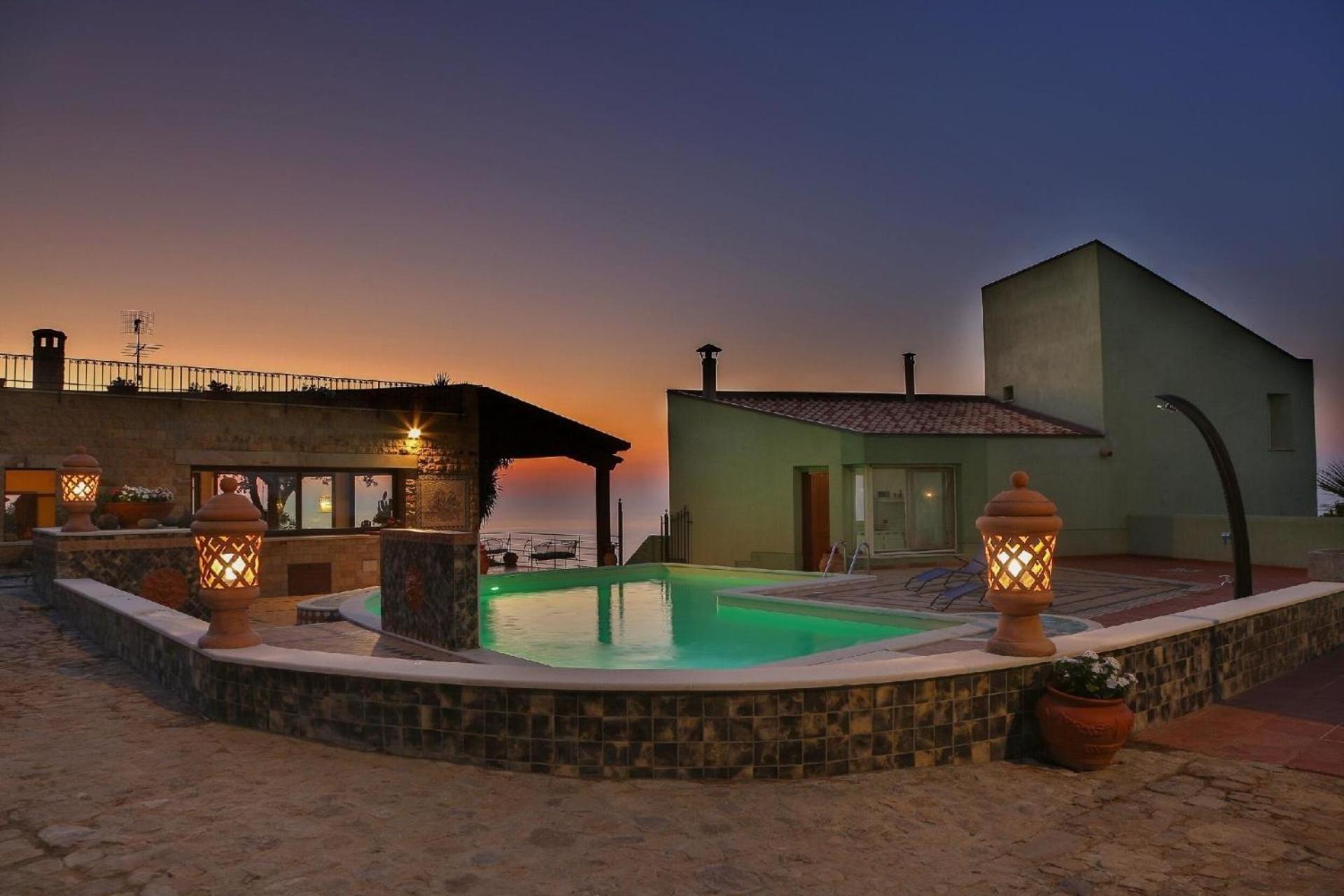 Mit Privatpool Fuer 6 Personen Ca 200 Qm In Cefalu, Sizilien Nordkueste Von Sizilien
