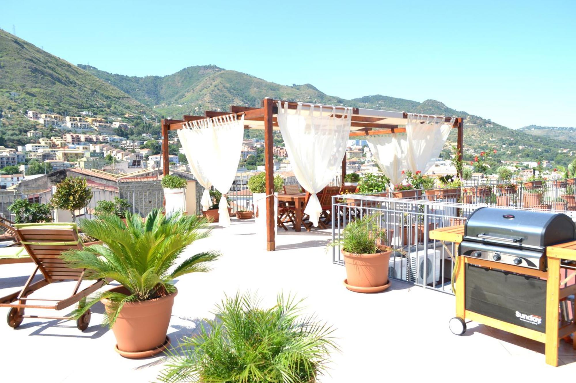 Acomodação com café da manhã  Scirocco Cefalù