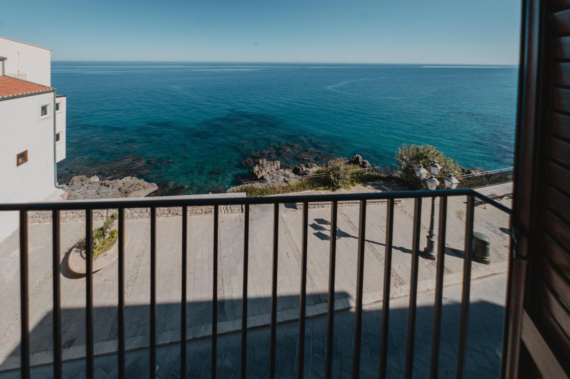 Apartment Tra La Rocca E Il Mare Di *