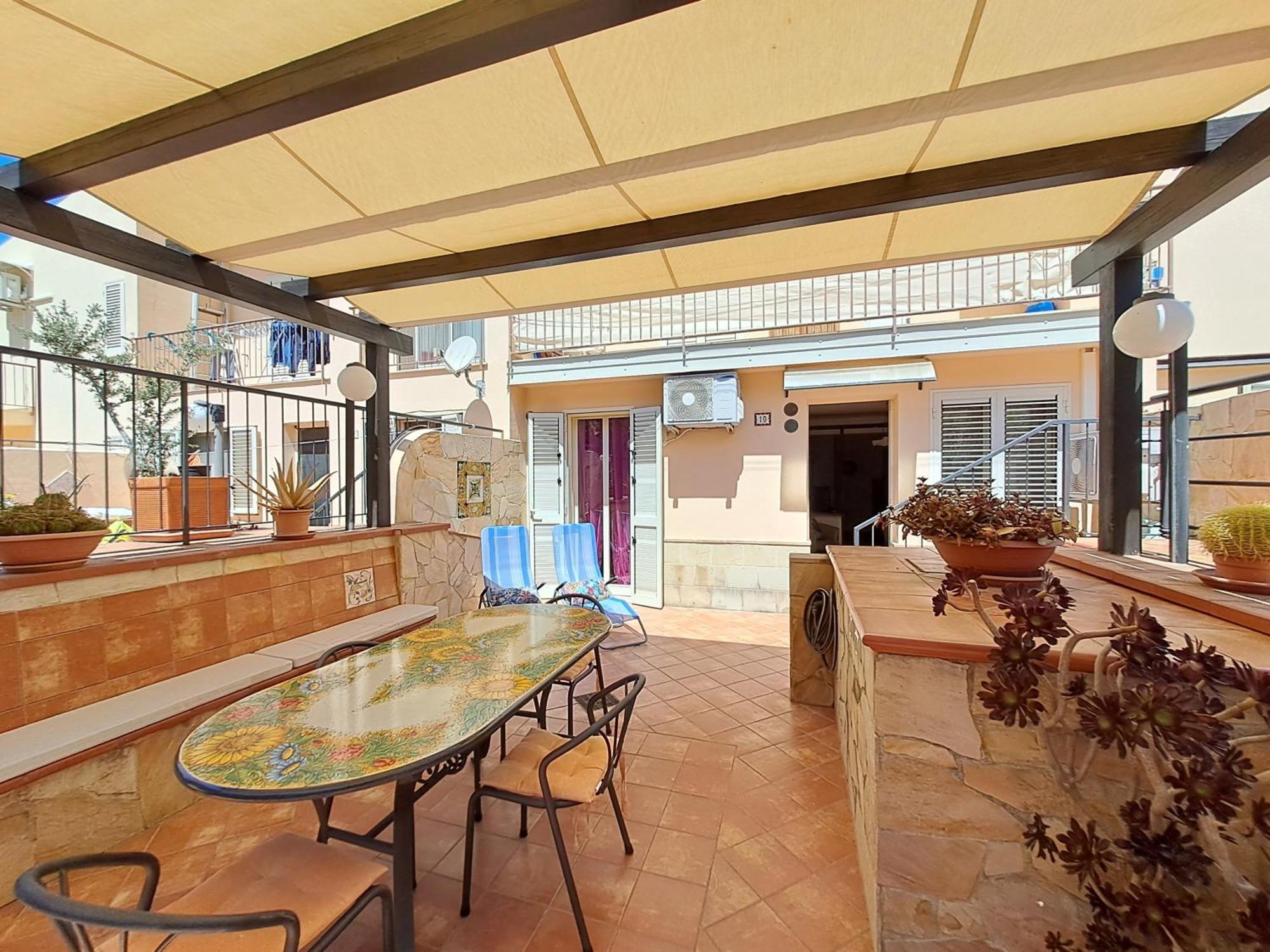 Rosaflo Con Terrazza A *