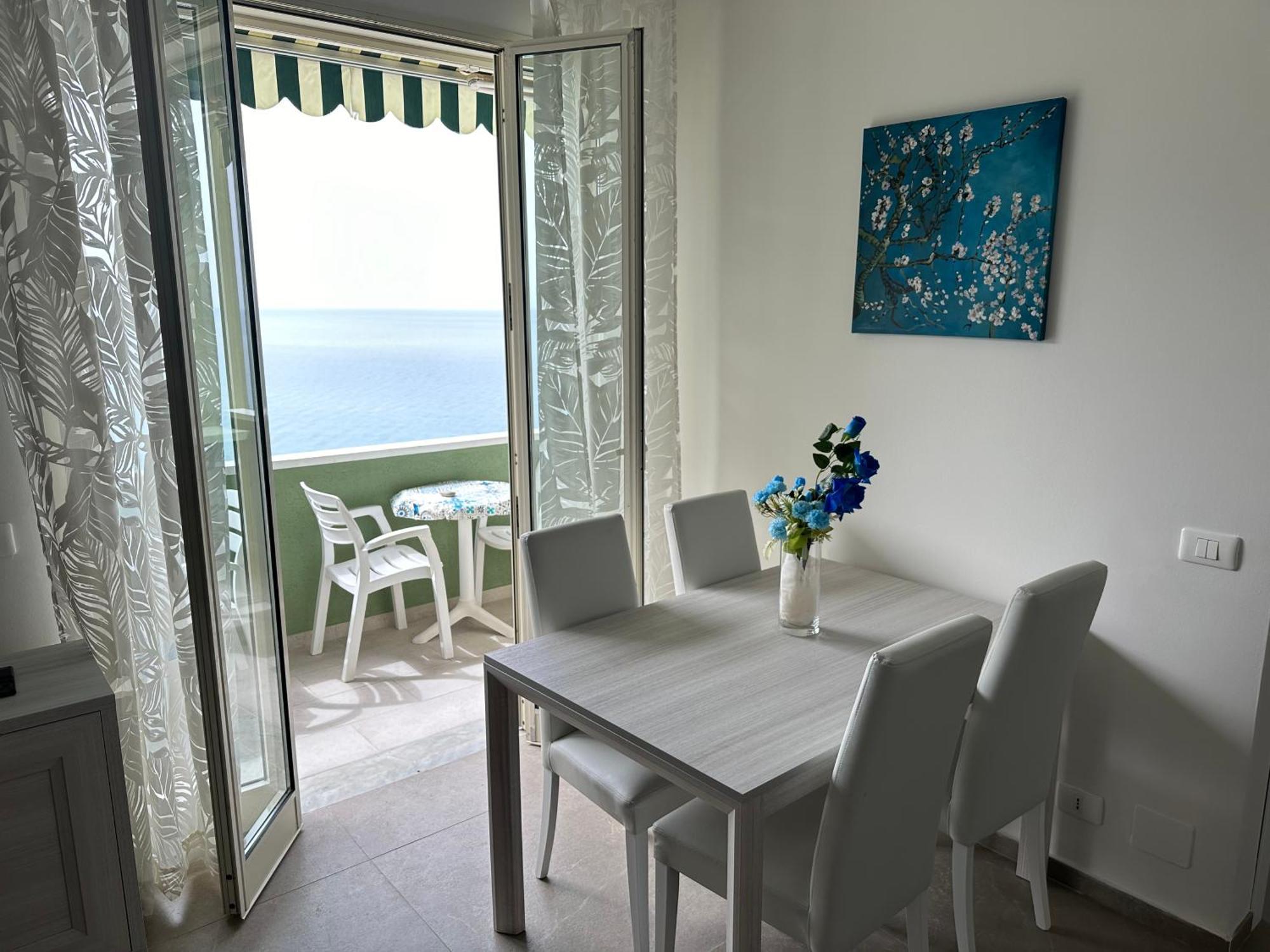 Ch Exclusive Cefalu