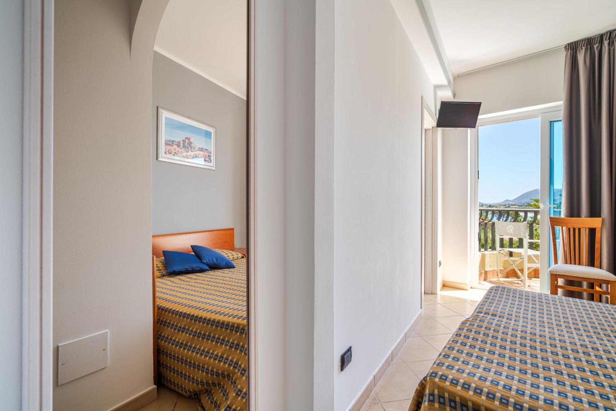 Carlton Riviera