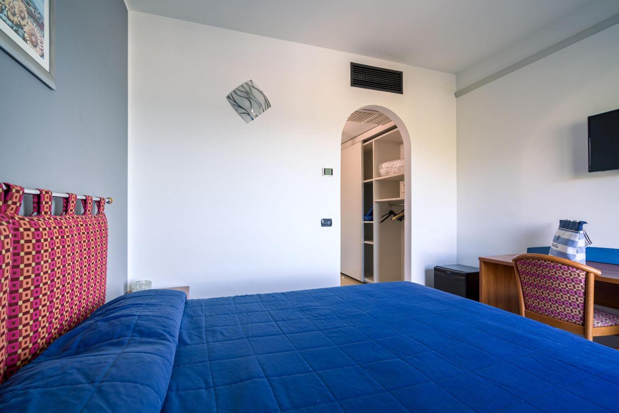 Carlton Riviera Hotel 4*