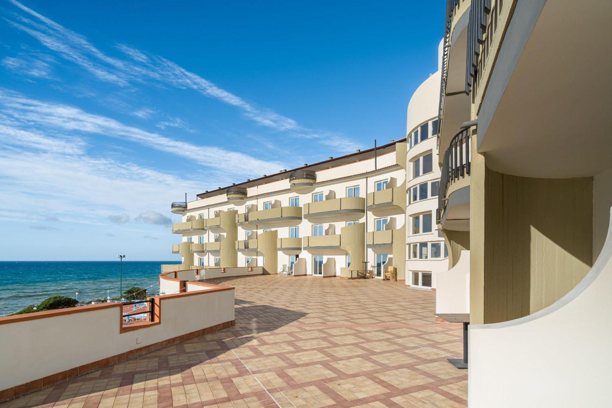 Carlton Riviera Hotel