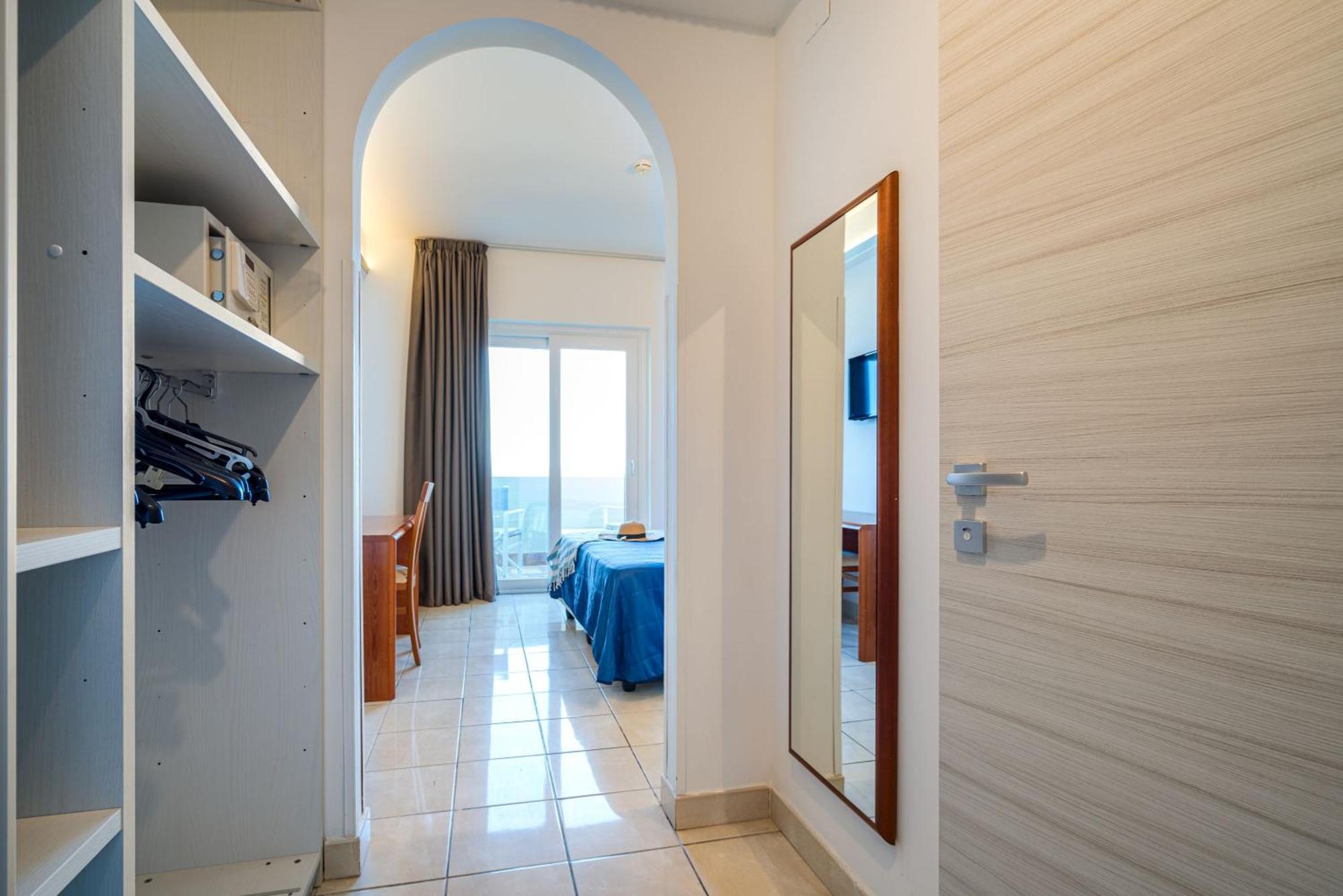 Carlton Riviera Hotel 4*