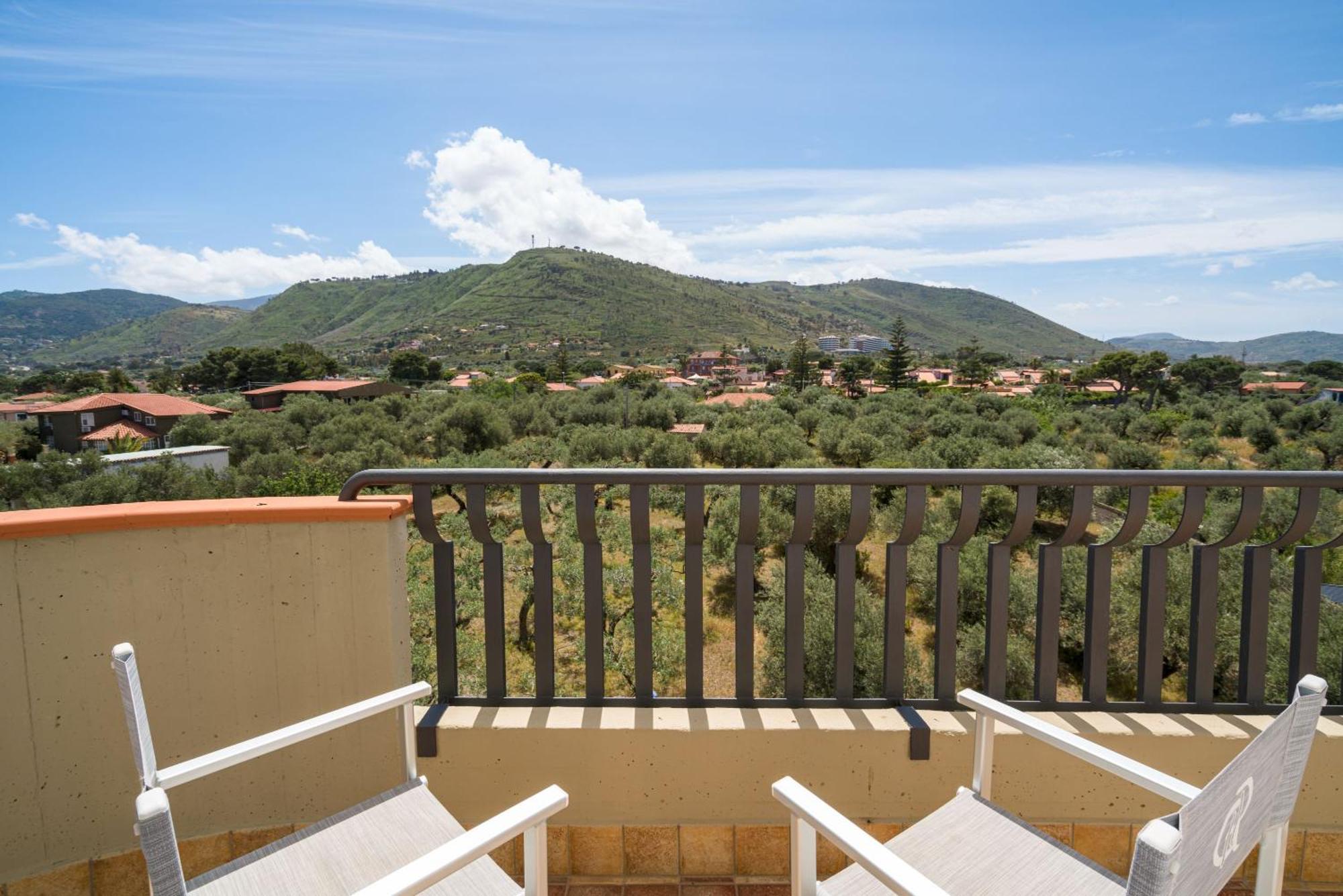 Carlton Riviera Hotel 4*