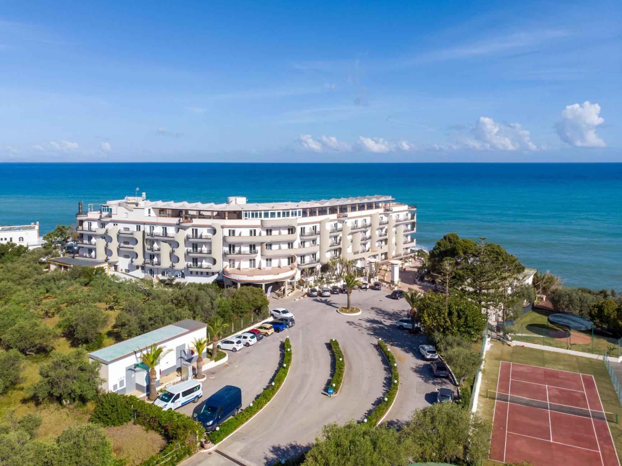 Carlton Riviera Hotel 4*