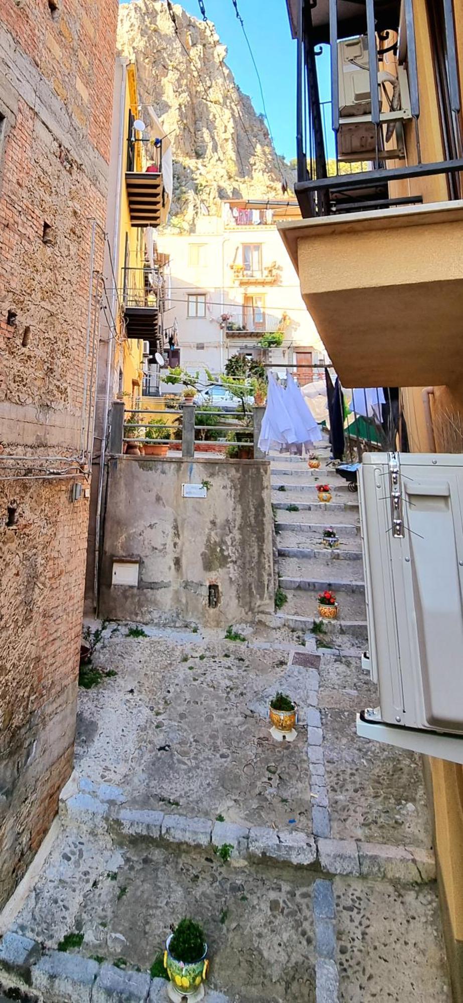 Porta Terra Cefalù