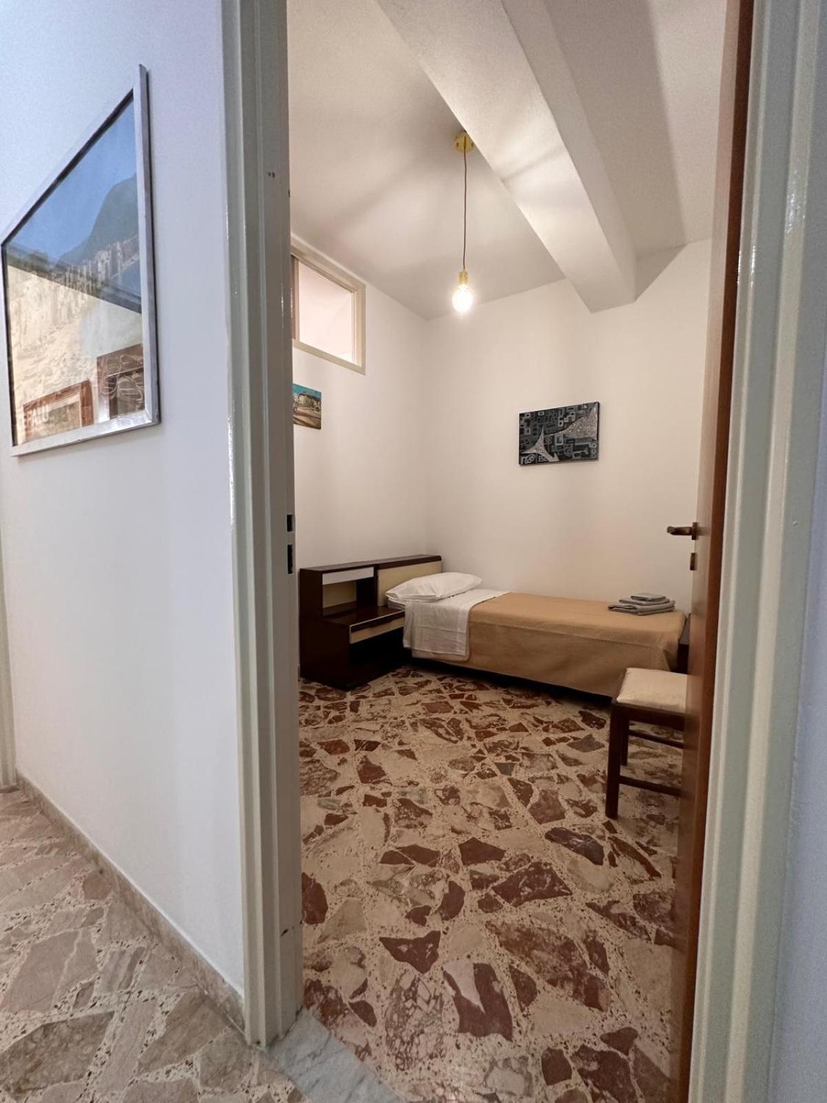 Marina House 79 *
