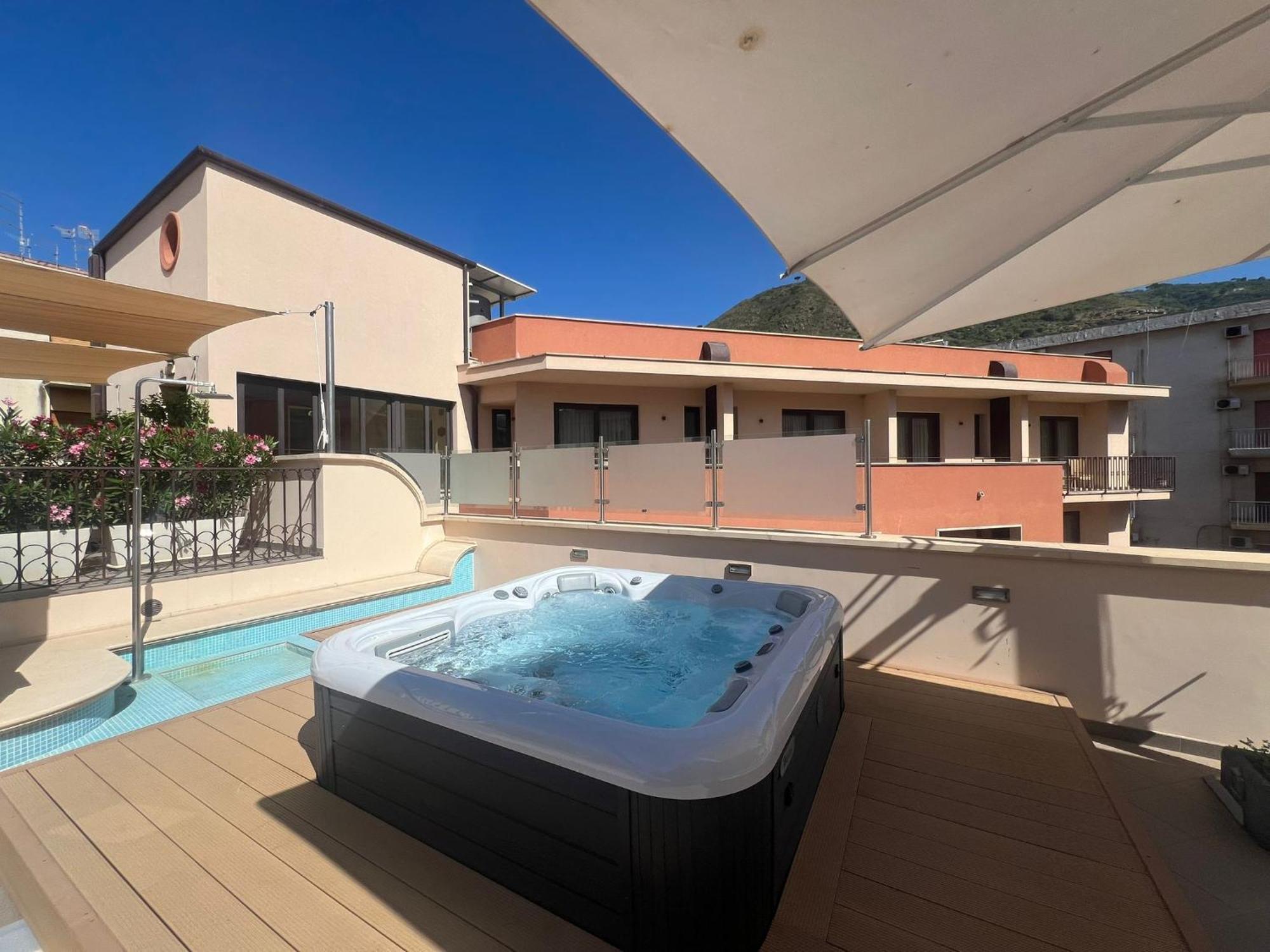 Artemis Hotel