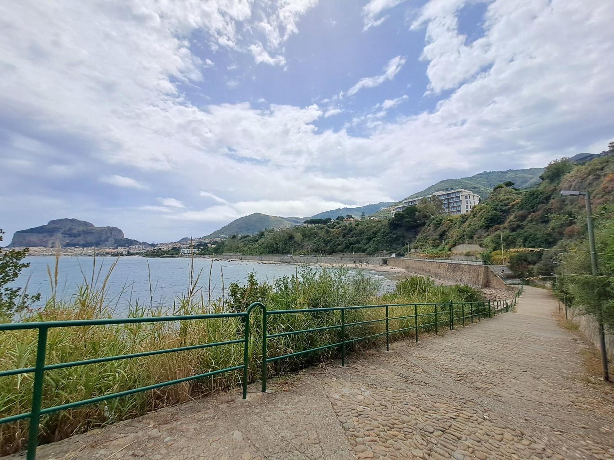 Rosaflo Con Terrazza A * Cefalu