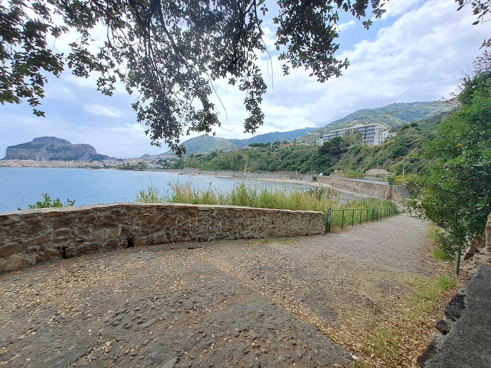 Rosaflo Con Terrazza A Apartment Cefalu