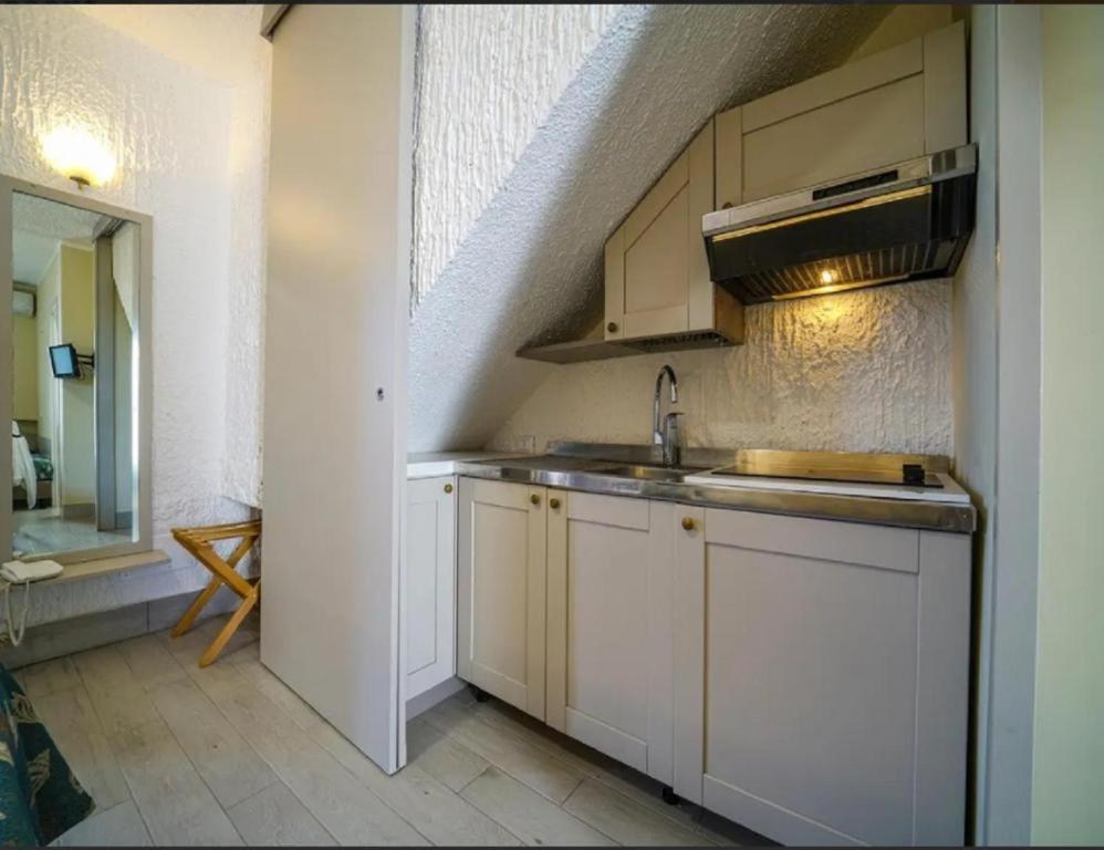 Begonia Apartment