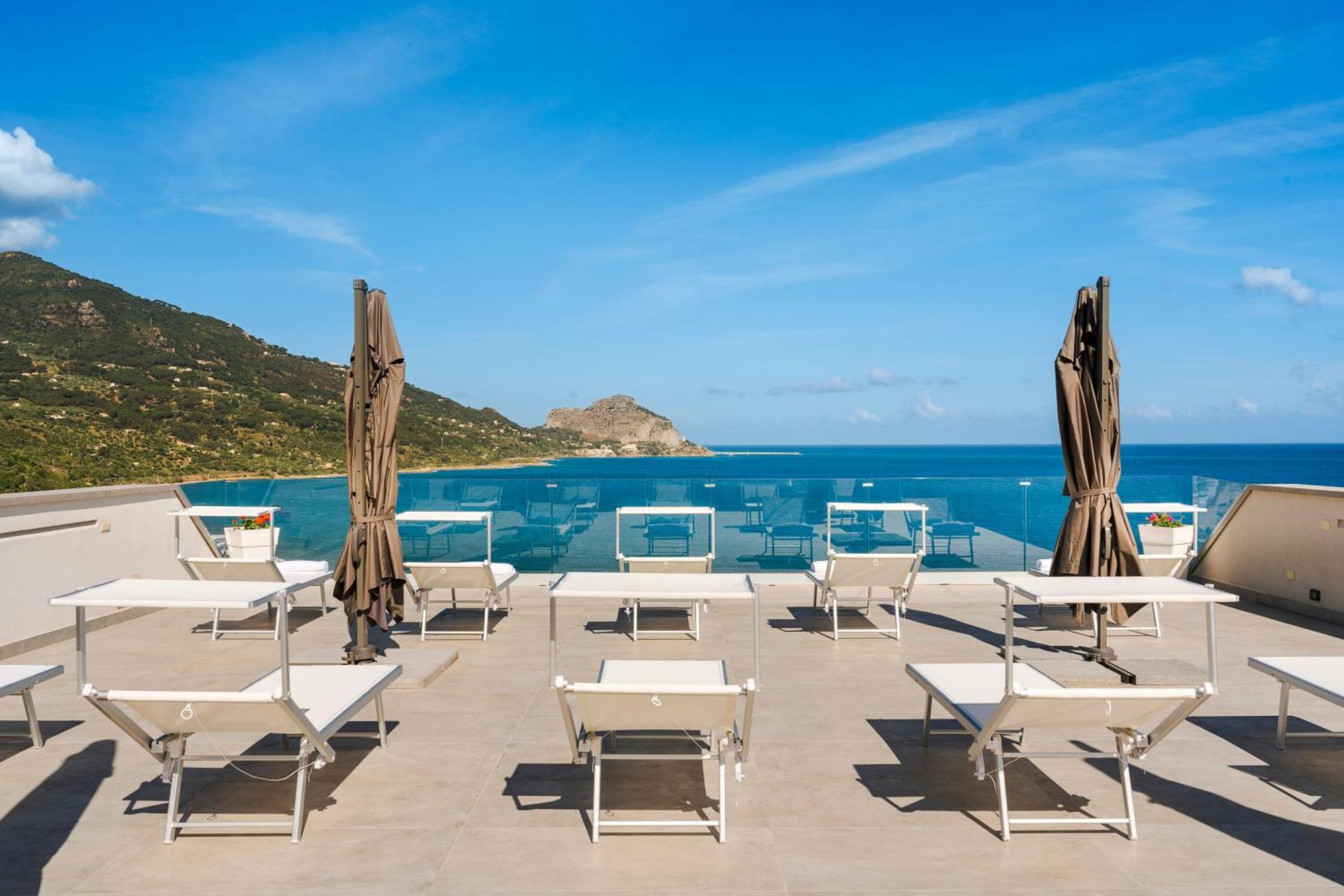Emerald Hotel 4*