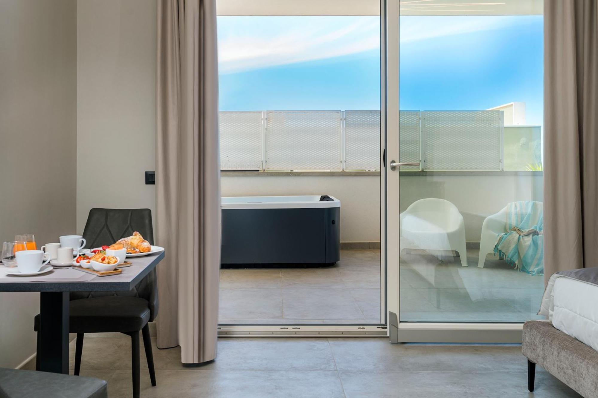 Hotel Emerald 4*