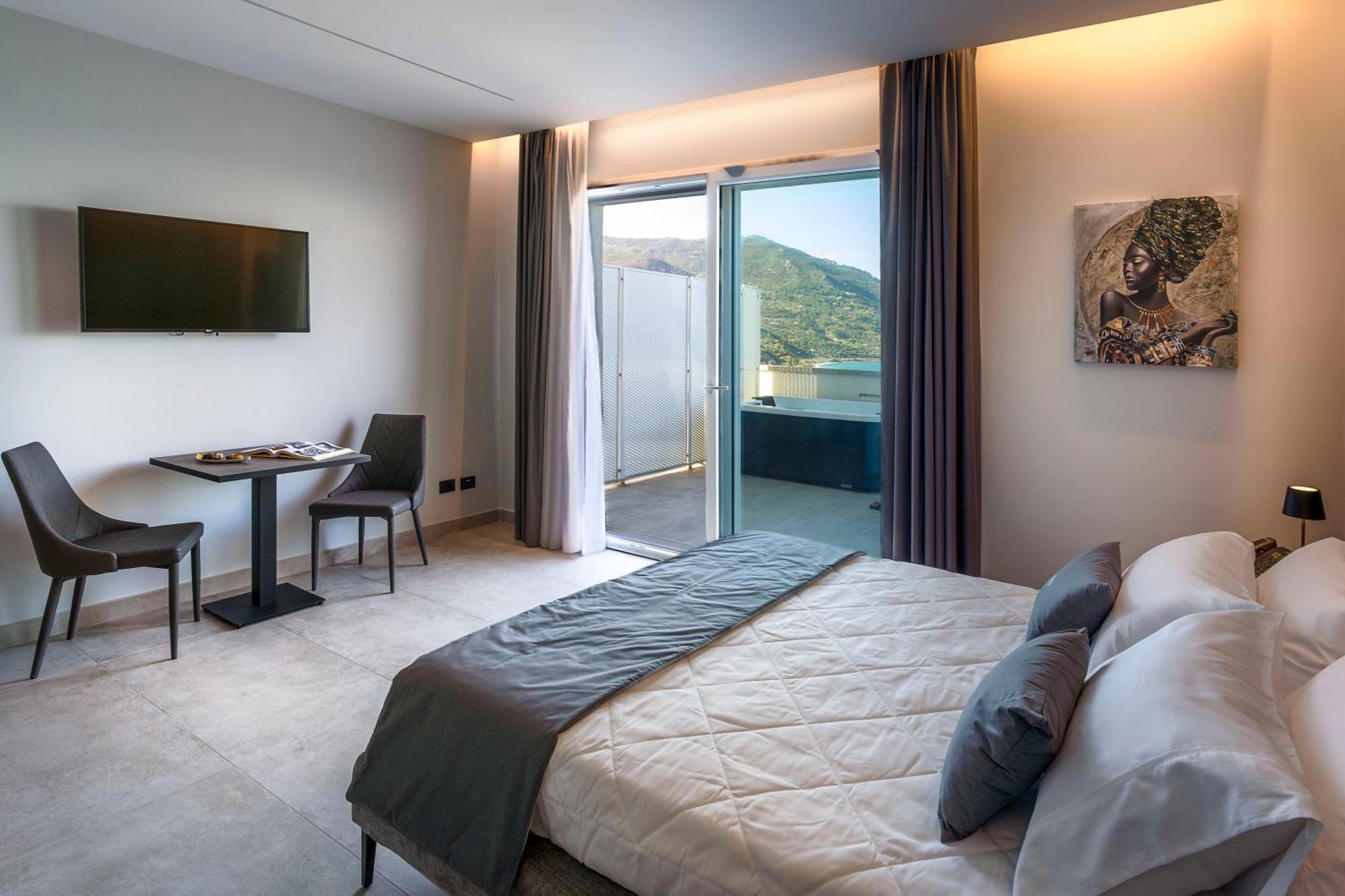 Emerald Hotel 4*