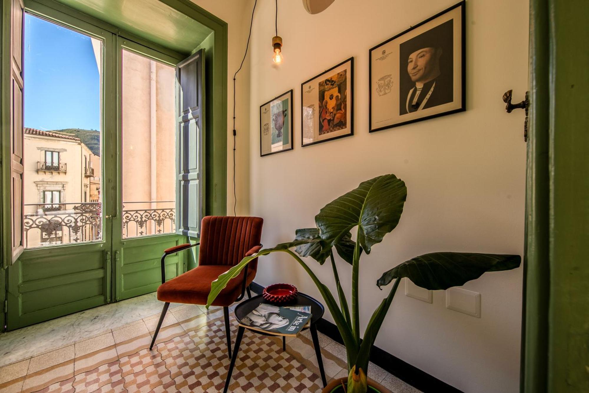 Palazzo Villelmi 2*