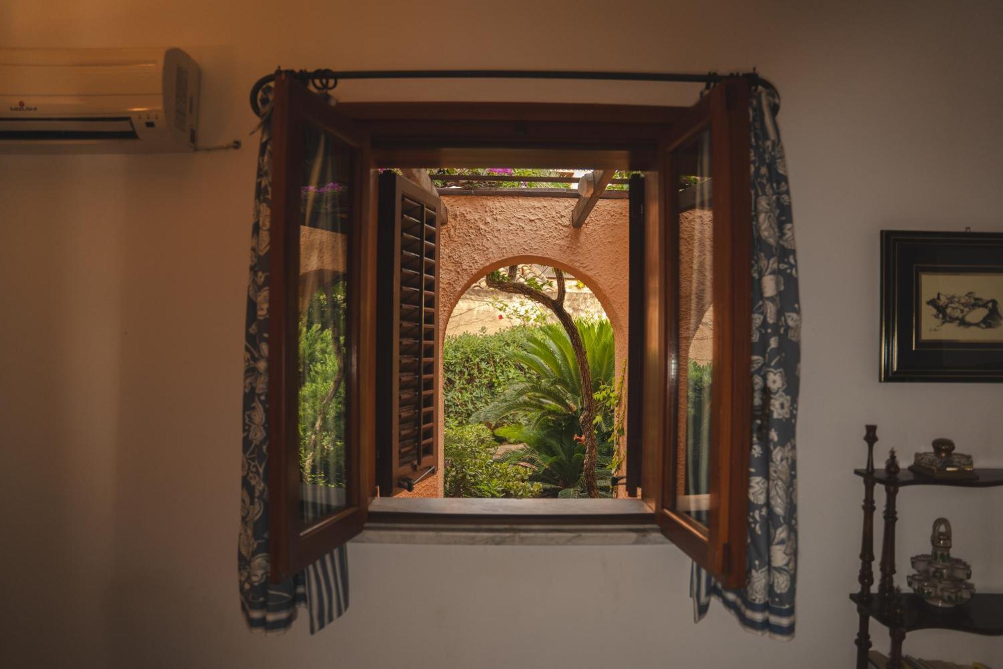 Faraglioni Fronte Cefalù