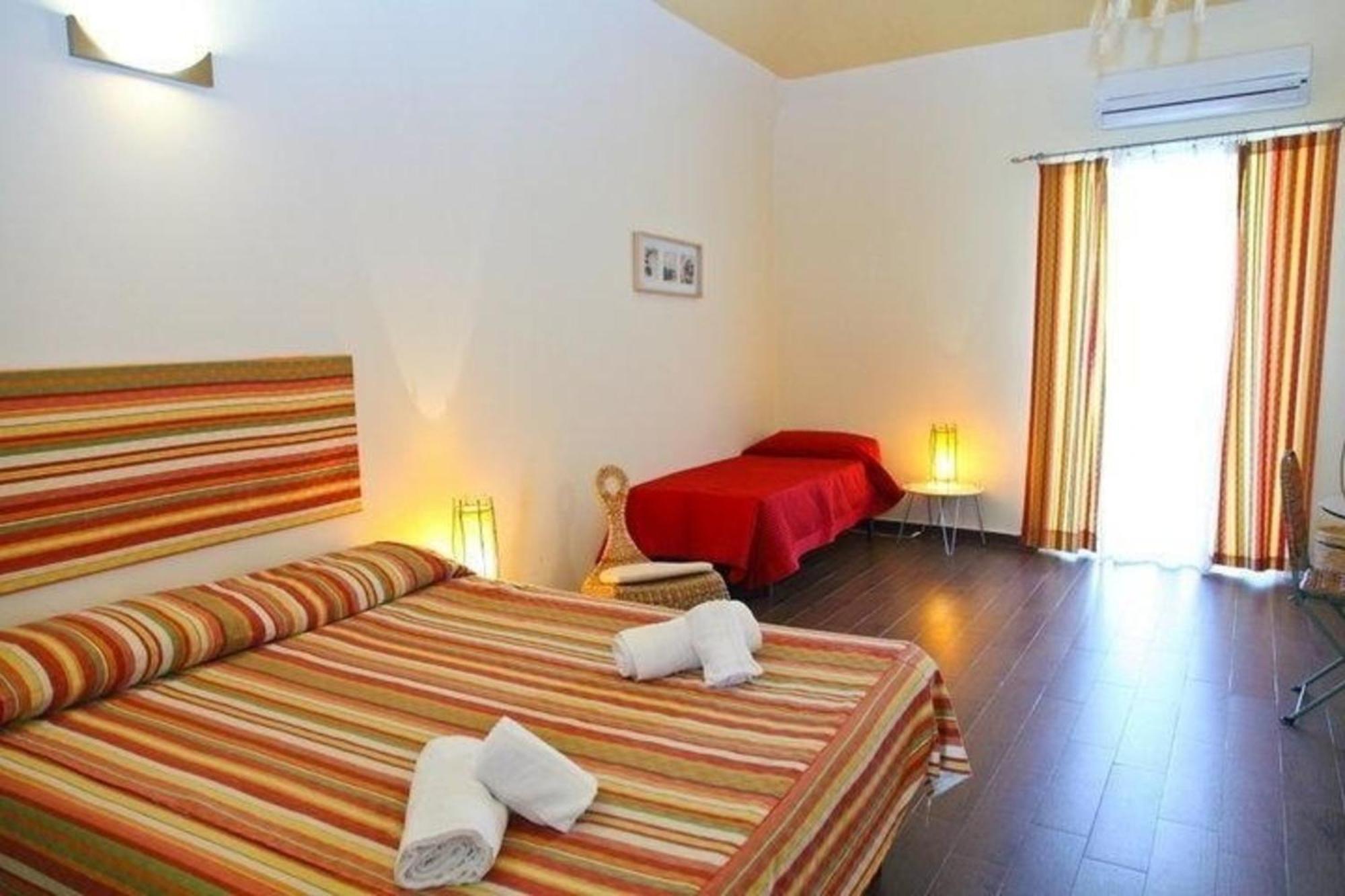 Fuer 3 Personen Ca 40 Qm In Cefalu, Sizilien Nordkueste Von Sizilien *