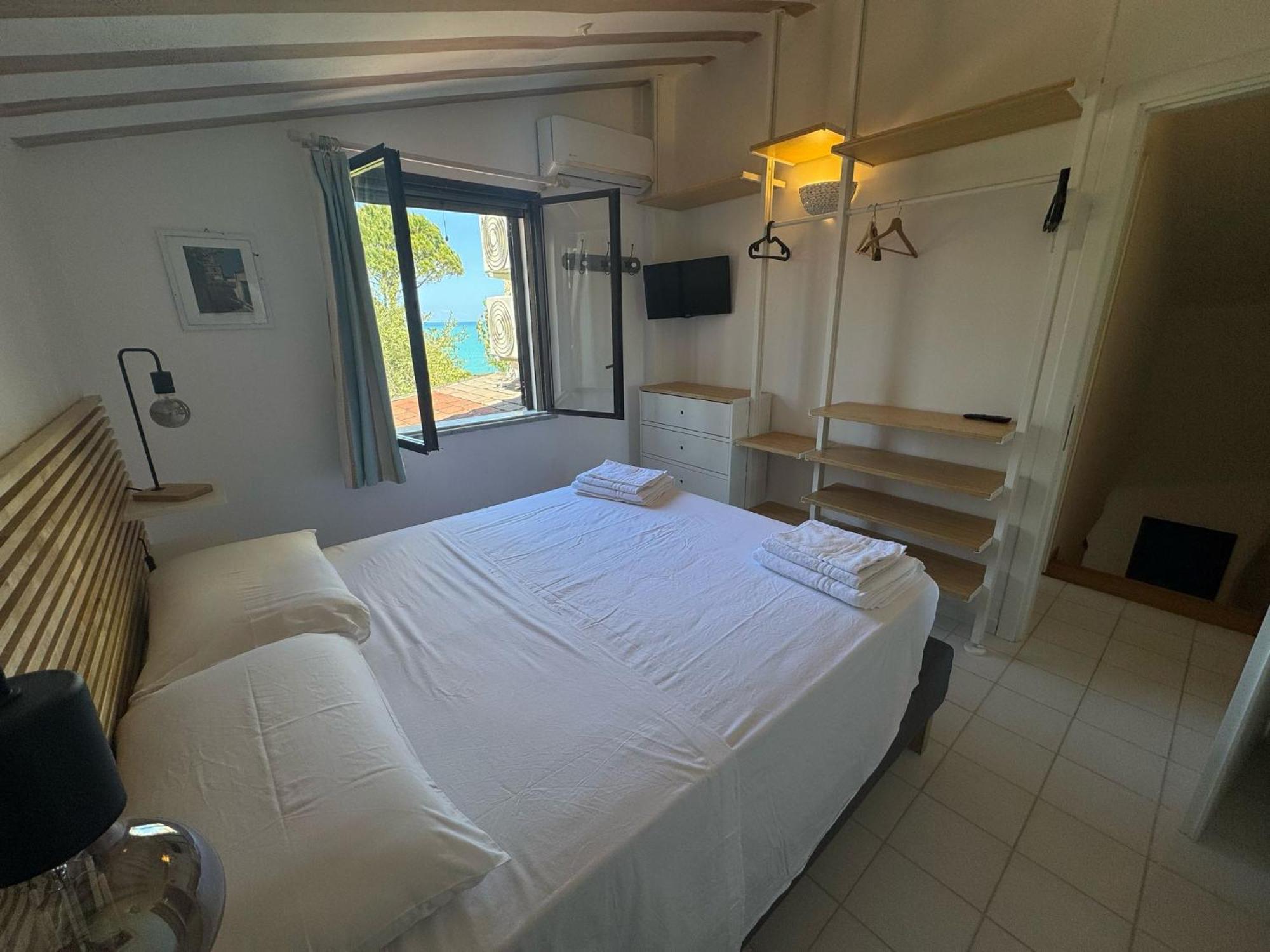 Villa Seafront Giulia With Private