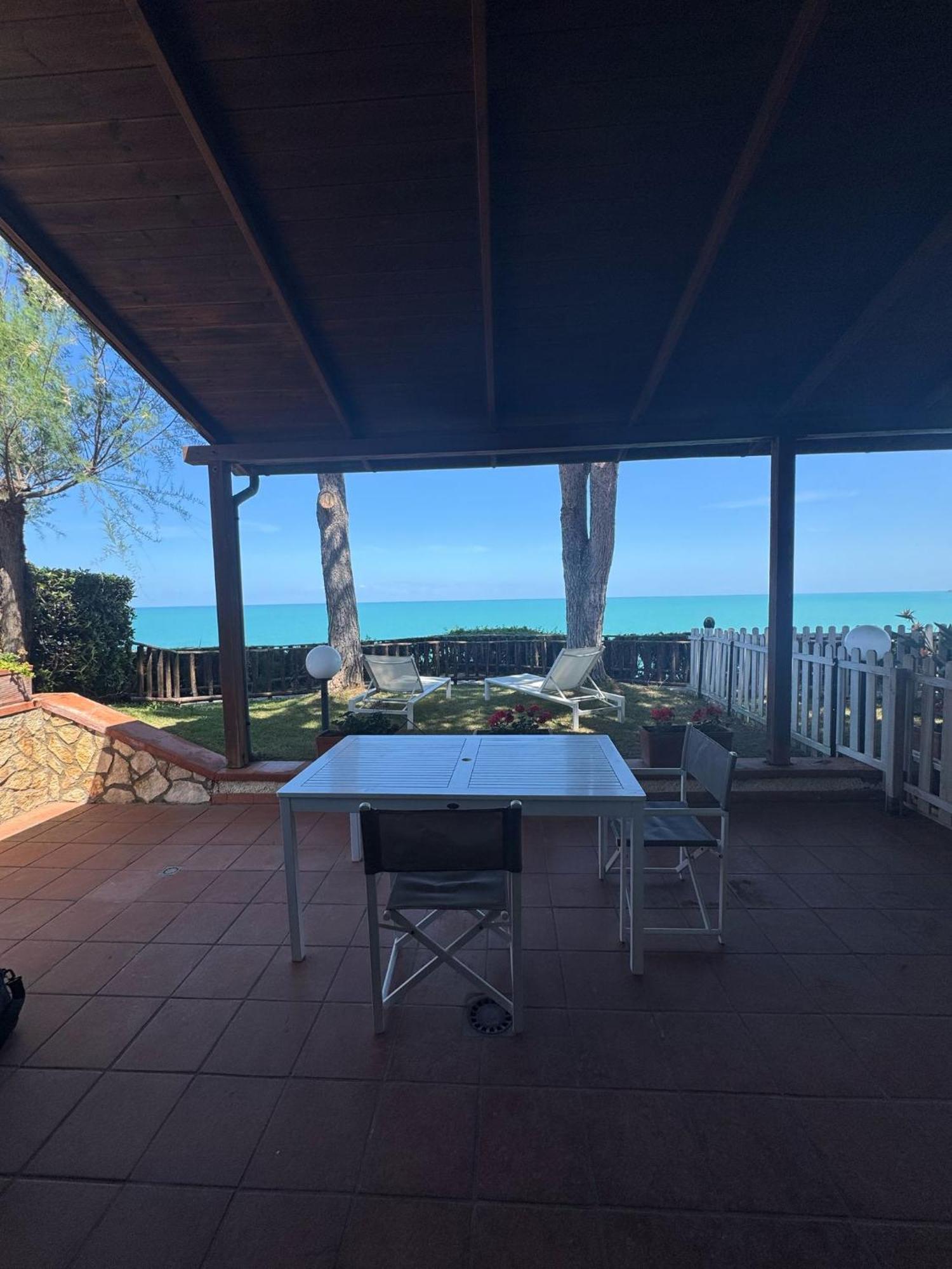 Seafront Giulia With Private Villa