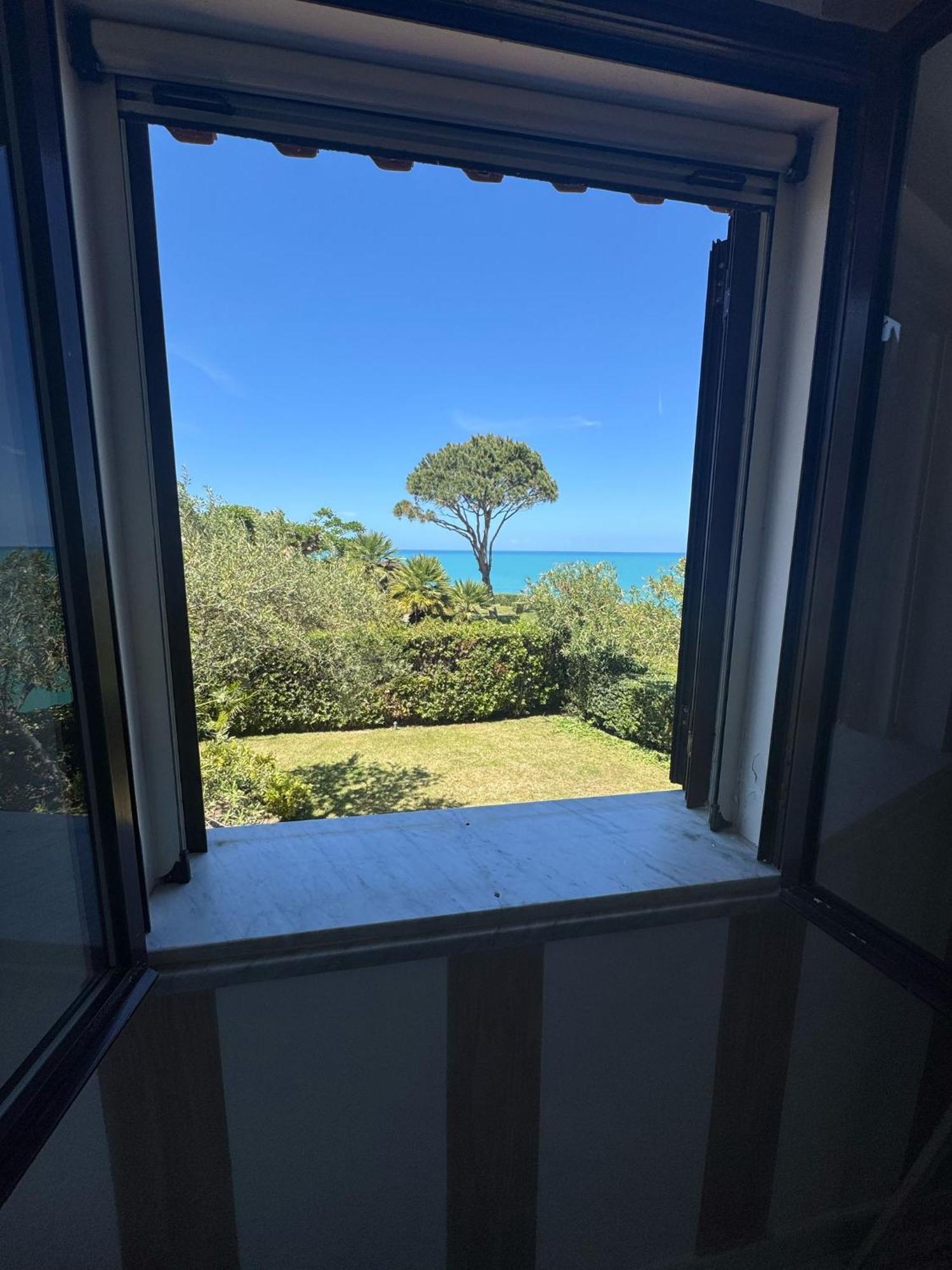 Villa Seafront Giulia With Private *