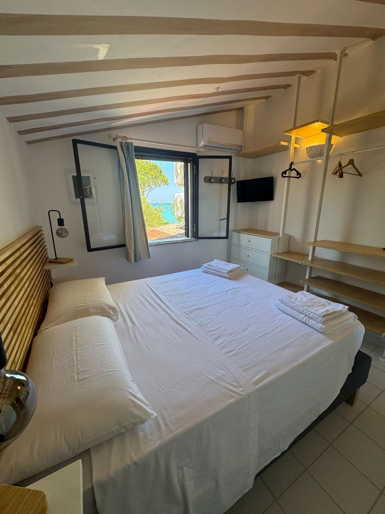 Villa Seafront Giulia With Private