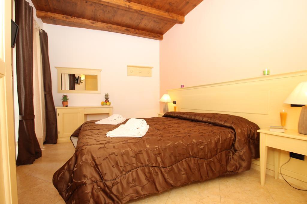 Kefa Holiday - Di Ruggero Cefalù