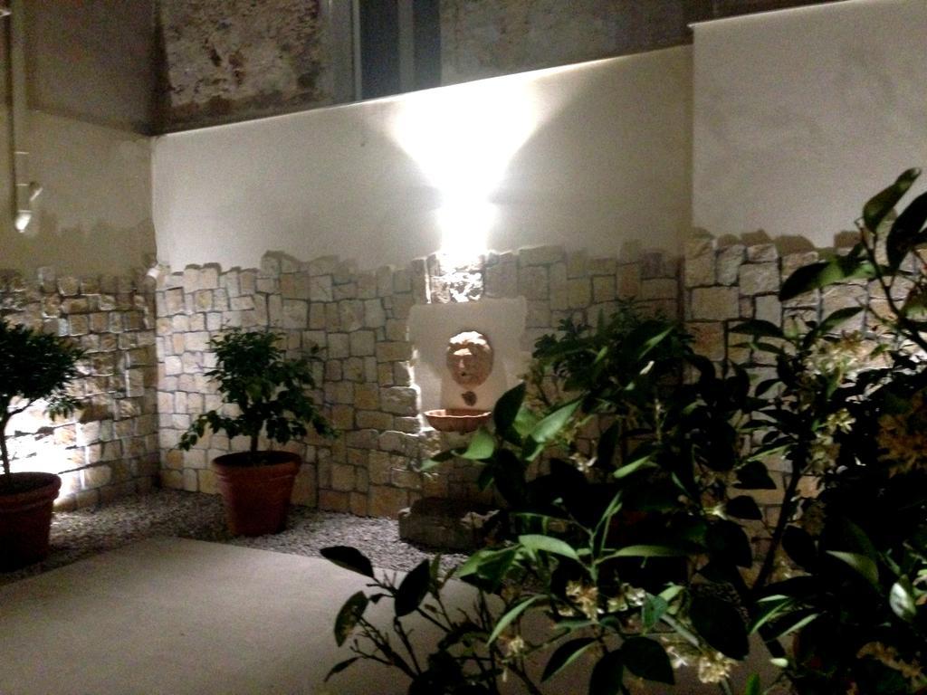 Mandralisca Garden *