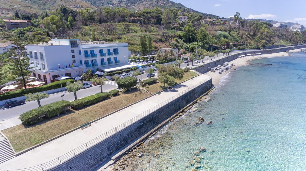 Tourist Hotel