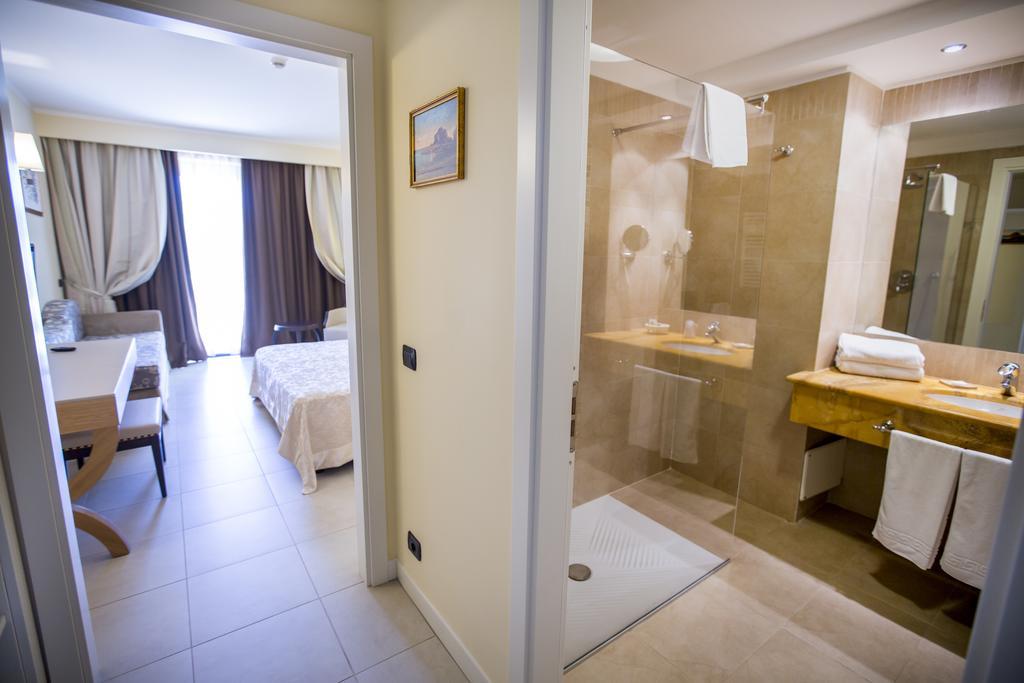 Hotel Sea Palace 5*