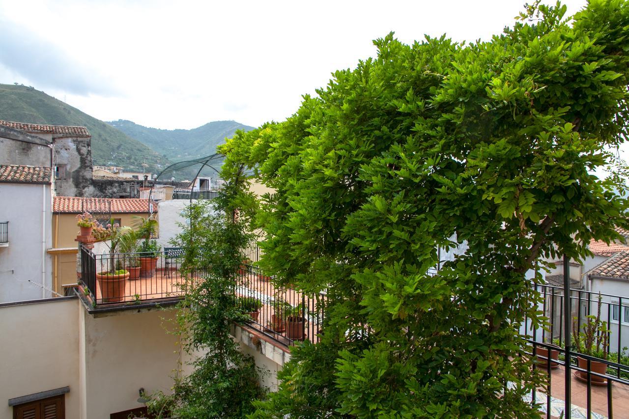 Il Pino E La Rosa * Cefalu