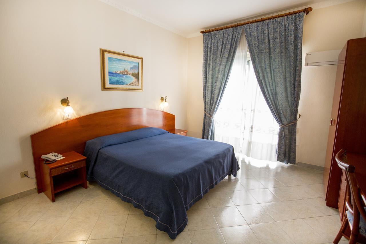 Hotel Mediterraneo 3* Cefalu