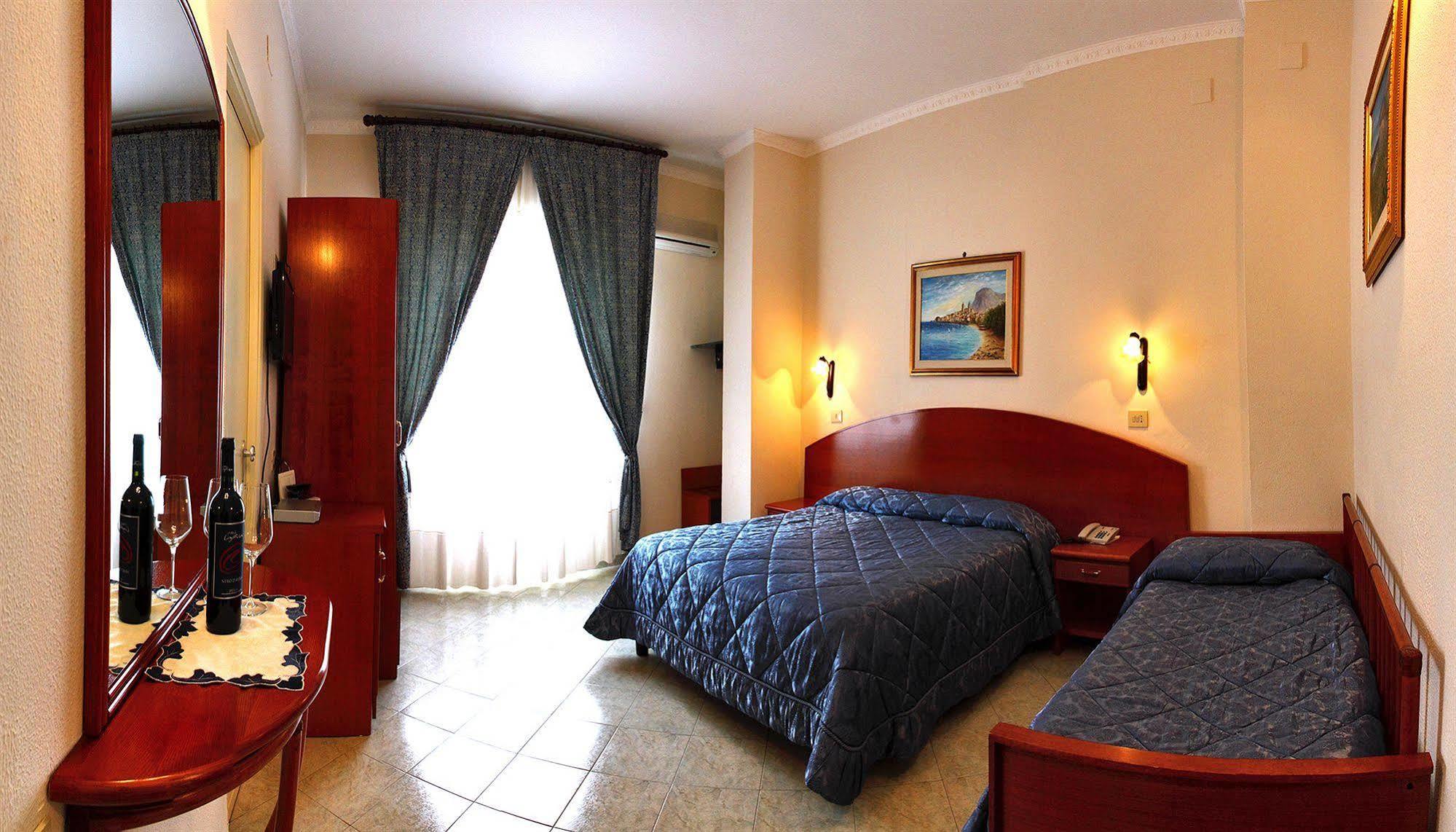Hotel Mediterraneo 3* Cefalu