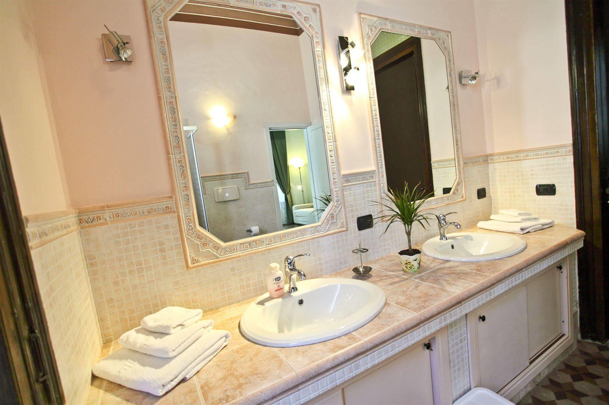 Deco Hotel